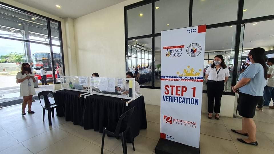 robinsons-starmills-opens-dfa-temporary-off-site-passport-service-hub