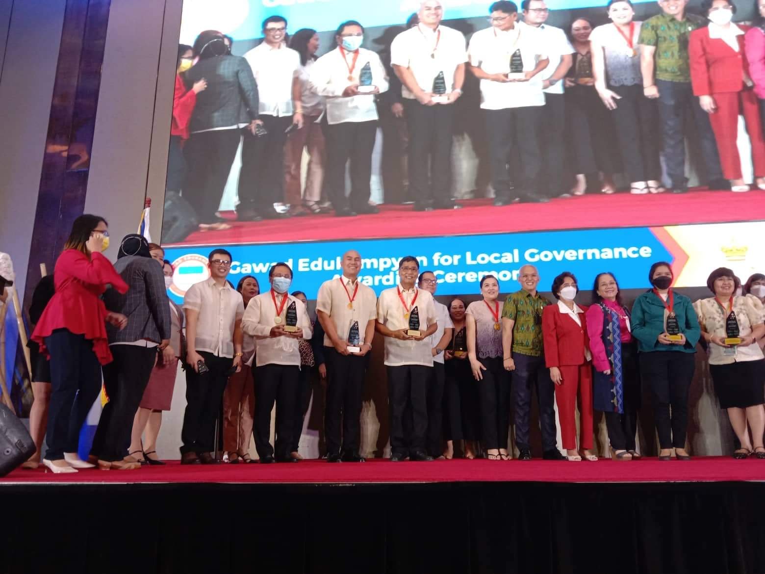 Mabalacat City bags Gawad Edukampyon Award - Pampanga News Now